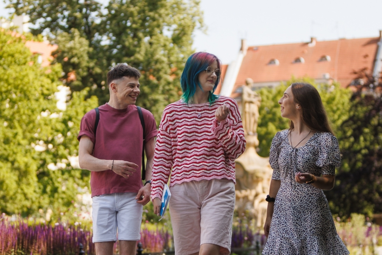 Zrównoważony rozwój | Uniwersytet WSB Merito Opole: Studenci na spacerze