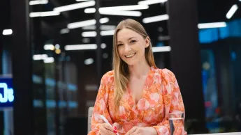 Psychodietetyka | Studia podyplomowe w Poznaniu | Uniwersytet WSB Merito w Poznaniu: Główna grafika: Poznań - studia podyplomowe - Uczestnicy studiów podyplomowych podczas sesji zdjęciowej