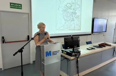 Studenci w dawnych koszarach. Kampus uniwersytecki odsłania militarną historię miasta | Aktualności | Uniwersytet WSB Merito w Poznaniu: aula cp