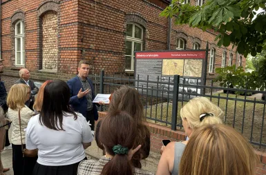 Studenci w dawnych koszarach. Kampus uniwersytecki odsłania militarną historię miasta | Aktualności | Uniwersytet WSB Merito w Poznaniu: gg