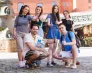 Poznaj nas | Uniwersytet WSB Merito w Poznaniu: Grupa studentów wspólnie analizuje dokumenty