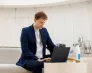 MBA Day | Geopolityka sztucznej inteligencji | 17 września | Aktualności | Uniwersytet WSB Merito w Poznaniu: mężczyzna pracujący przy komputerze