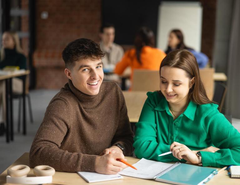 Biblioteka | Uniwersytet WSB Merito w Poznaniu: Poznań - czytelnia