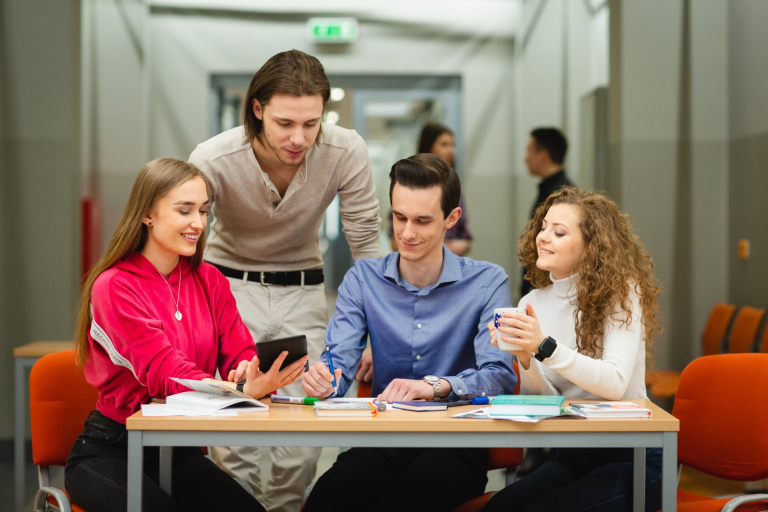 Stypendia i zniżki | Uniwersytet WSB Merito w Poznaniu: Poznań LIC