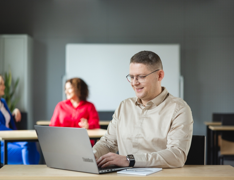 Podatki i doradztwo podatkowe | Studia podyplomowe w Poznaniu | Uniwersytet WSB Merito w Poznaniu: Główna grafika: Poznań - studia podyplomowe - Uczestnicy studiów podyplomowych podczas zajęć