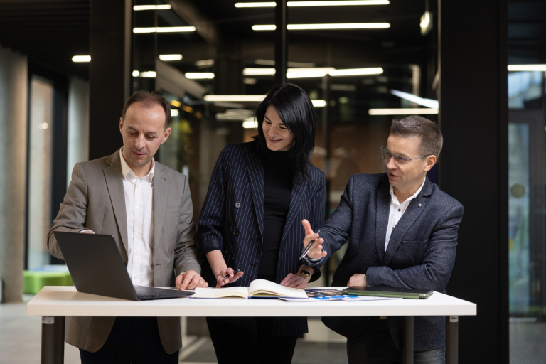 Zniżki i dofinansowania | Uniwersytet WSB Merito w Poznaniu: Zdjęcie główne- zasady rekrutacji- studia MBA Merito Poznań