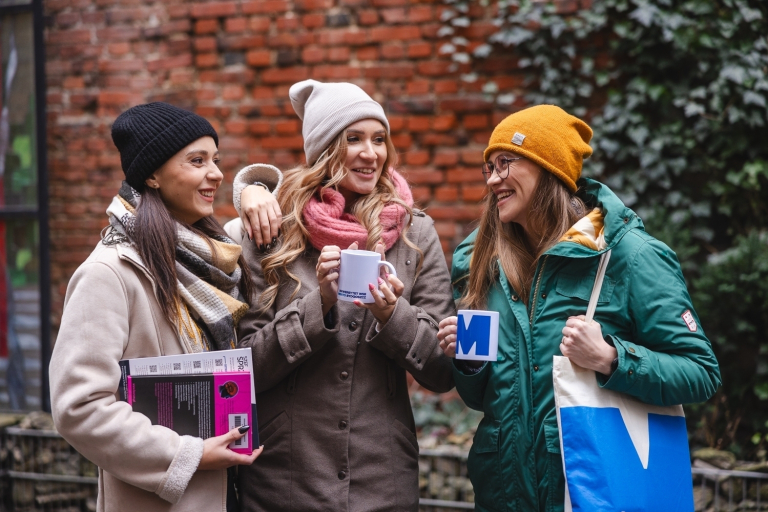 Studia w formie niestacjonarnej realizowane online | Uniwersytet WSB Merito w Poznaniu: studentki pijące kawe