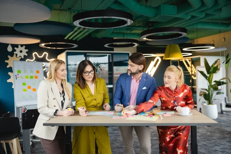 Finanse i rachunkowość | Studia II stopnia ze studiami podyplomowymi w Poznaniu | Uniwersytet WSB Merito w Poznaniu: Główna grafika: Poznań- studia podyplomowe - Uczestnicy studiów podyplomowych podczas zajęć