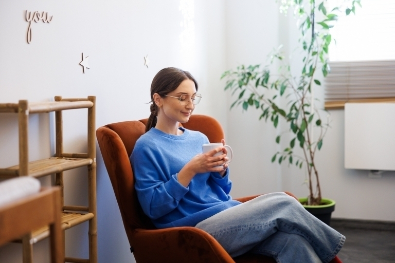 Университет ВСБ Мерито в Ополе | Университеты ВСБ Мерито: A student sitting in a chair