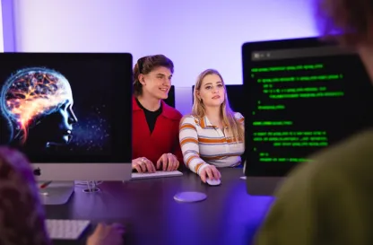 Blog "Okiem Praktyków" | Uniwersytet WSB Merito: Studenci i ekrany komputerów