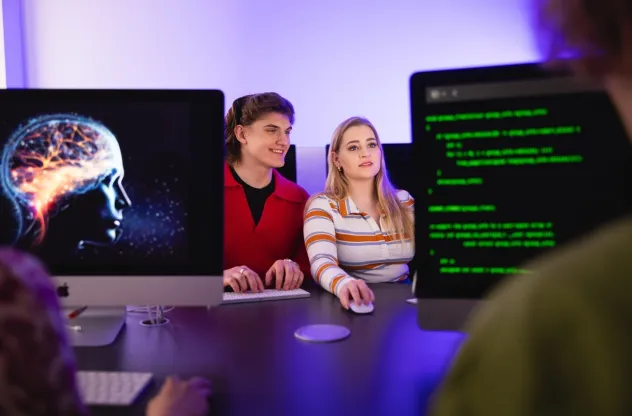 Blog "Okiem Praktyków" | Uniwersytet WSB Merito: Studenci i ekrany komputerów