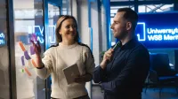 Neurodietetyka | Uniwersytet WSB Merito Szczecin: Dyskusja nad pomysłami przy karteczkach samoprzylepnych na Uniwersytecie WSB Merito.