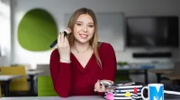 Ekokosmetyka | Uniwersytet WSB Merito Szczecin: studentka robi makijaż