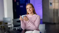 studentka z kubkiem