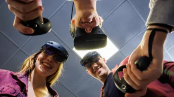 Informatyka | Studia I stopnia w Szczecinie | Uniwersytet WSB Merito Szczecin: Studenci WSB Merito korzystają z technologii VR.