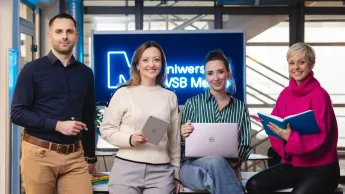 Finanse i rachunkowość | Studia I stopnia w Szczecinie | Uniwersytet WSB Merito Szczecin: Studenci UWSB razem w nowoczesnym wnętrzu uczelni.