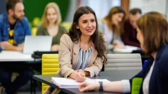 Wycena nieruchomości | Studia podyplomowe w Szczecinie | Uniwersytet WSB Merito Szczecin: Studenci na zajęciach 
