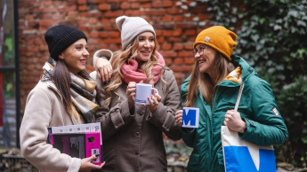 uczestniczki szkolenia z kawami