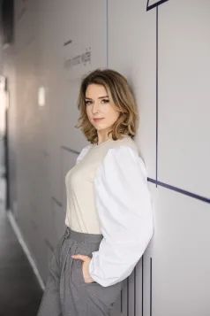 Dziekanat | Uniwersytet WSB Merito Szczecin: Zdjęcie studentki