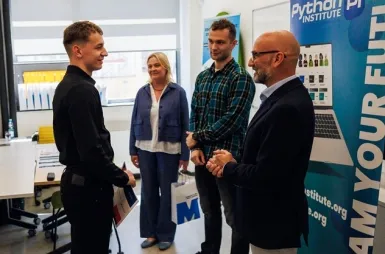 Lokalne eliminacje do Mistrzostw Świata MS Office Specialist 2026 | Aktualności | Uniwersytet WSB Merito Szczecin: Rozdanie nagród MS Office 3