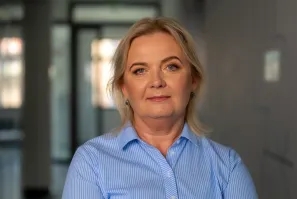 Maturzyści | Uniwersytet WSB Merito Szczecin: Zdjęcie przedstawiające Edytę Niemiec