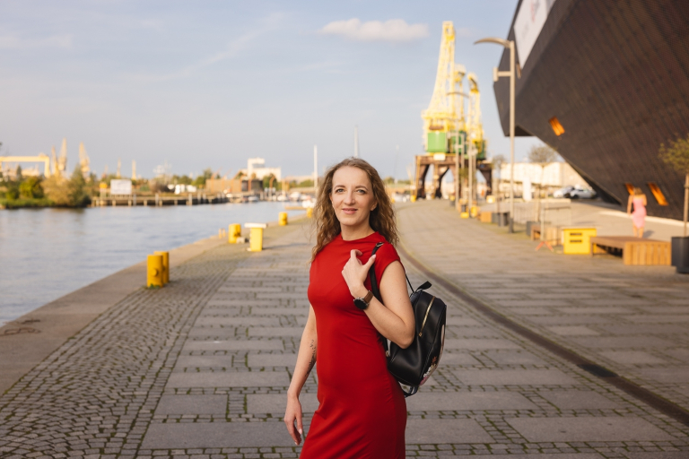 Marketing i sprzedaż | Studia I stopnia w Szczecinie | Uniwersytet WSB Merito Szczecin: studentka z plecakiem2