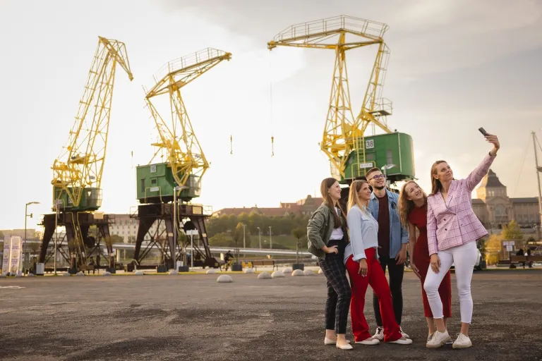 Social Media Manager | Studia I stopnia w Szczecinie | Uniwersytet WSB Merito Szczecin: studenci na bulwarach