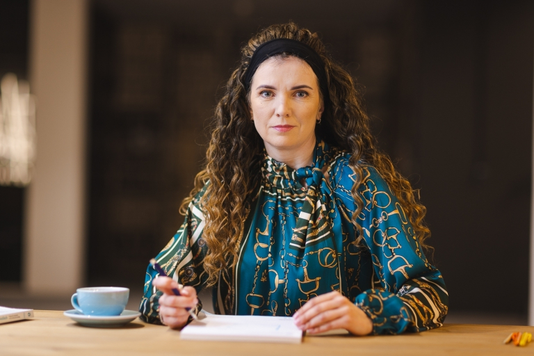 Akademia Lidera Merito | Szkolenia i kursy w Szczecinie | Uniwersytet WSB Merito Szczecin: Dziewczyna z kawą