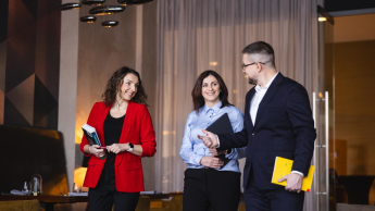 Psychologia skutecznej sprzedaży | Uniwersytet WSB Merito w Toruniu: uczestnicy studiów podyplomowych pracują nad projektem - Uniwersytet WSB Merito w Toruniu