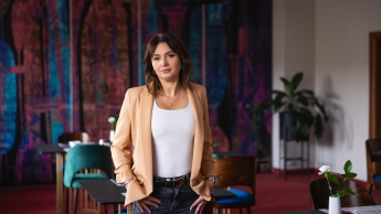 Budowa i utrzymanie aplikacji no-code | Studia podyplomowe w Toruniu | Uniwersytet WSB Merito w Toruniu: Główna grafika: Toruń - studia Podyplomowe - uczestniczka studiów podyplomowych 