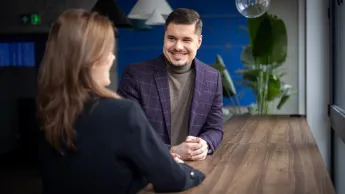 Copywriting sprzedażowy z AI | Studia podyplomowe w Toruniu | Uniwersytet WSB Merito w Toruniu: Główna grafika: Toruń - studia podyplomowe - Uczestnicy studiów podyplomowych podczas zajęć