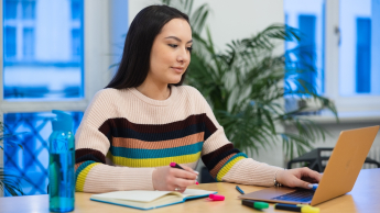 Strategie i techniki sprzedaży | Studia I stopnia w Toruniu | Uniwersytet WSB Merito w Toruniu: Studentka