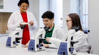 Służby mundurowe w systemie bezpieczeństwa państwa | Studia II stopnia ze studiami podyplomowymi  | Uniwersytet WSB Merito w Toruniu: Główna grafika: Toruń - studia licencjackie 