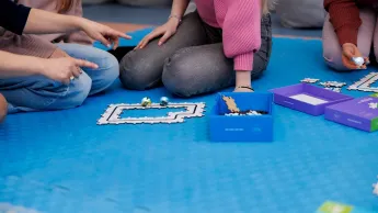 Integracja sensoryczna – diagnoza i terapia dzieci | Studia podyplomowe w Toruniu | Uniwersytet WSB Merito w Toruniu: Główna grafika: Toruń - studia licencjackie 