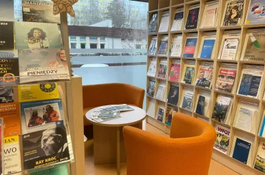 Biblioteka | Uniwersytet WSB Merito w Toruniu: czytelnia w bibliotece na Uniwersytecie WSB Merito w Toruniu