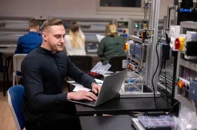 Laboratoria i pracownie | Uniwersytet WSB Merito w Toruniu: torun_laboratoria_inżynierii zarządzania