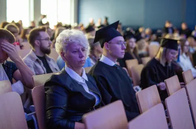 Uroczyste wręczenie dyplomów – 18 października 2025 - galeria | Aktualności | Uniwersytet WSB Merito w Toruniu: Uroczyste wręczanie dyplomów