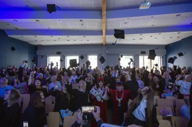 Uroczyste wręczenie dyplomów – 18 października 2025 - galeria | Aktualności | Uniwersytet WSB Merito w Toruniu: Uroczyste wręczanie dyplomów 