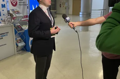 Debata samorządowa NIST – Przyszłość regionów samorządowych w Polsce [GALERIA ZDJĘĆ] | Aktualności | Uniwersytet WSB Merito w Toruniu: dr hab. Robert Gawłowski podczas debaty samorządowej NIST