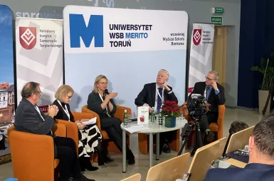 Debata samorządowa NIST – Przyszłość regionów samorządowych w Polsce [GALERIA ZDJĘĆ] | Aktualności | Uniwersytet WSB Merito w Toruniu: uczestnicy debaty samorządowej NIST