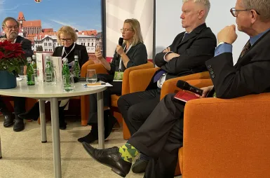 Debata samorządowa NIST – Przyszłość regionów samorządowych w Polsce [GALERIA ZDJĘĆ] | Aktualności | Uniwersytet WSB Merito w Toruniu: uczestnicy debaty samorządowej NIST