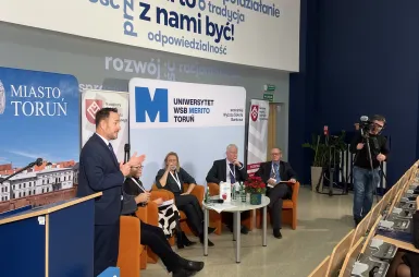 Debata samorządowa NIST – Przyszłość regionów samorządowych w Polsce [GALERIA ZDJĘĆ] | Aktualności | Uniwersytet WSB Merito w Toruniu: uczestnicy debaty samorządowej NIST