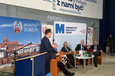 Debata samorządowa NIST – Przyszłość regionów samorządowych w Polsce [GALERIA ZDJĘĆ] | Aktualności | Uniwersytet WSB Merito w Toruniu: uczestnicy debaty samorządowej NIST