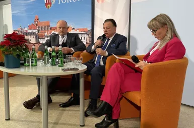 Debata samorządowa NIST – Przyszłość regionów samorządowych w Polsce [GALERIA ZDJĘĆ] | Aktualności | Uniwersytet WSB Merito w Toruniu: uczestnicy debaty samorządowej NIST
