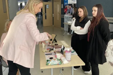 Holistyczna kosmetologia, czyli zdrowie i piękno w praktyce – 14 marca [GALERIA ZDJĘĆ] | Aktualności | Uniwersytet WSB Merito w Toruniu: wydarzenie holistyczna kosmetologia