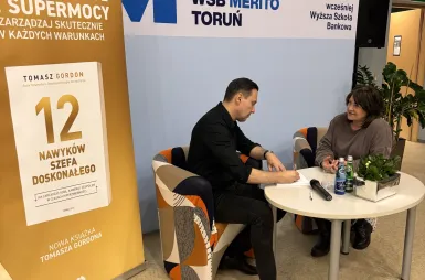 Spotkanie autorskie z Tomaszem Gordonem na Uniwersytecie WSB Merito w Toruniu | 24.02.2026 [GALERIA ZDJĘĆ] | Aktualności | Uniwersytet WSB Merito w Toruniu: spotkanie autorskie z Tomaszem Gordonem
