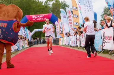 Uniwersytet WSB Merito w Toruniu partnerem II Edycji Trylogii Toruńskich Legend [ZDJĘCIA] | Aktualności | Uniwersytet WSB Merito w Toruniu: uczestnik kończący bieg