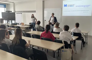 Siła i Odporność Psychiczna we Współczesnym Świecie – konferencja na UWSB Merito Toruń | 25-26 maja br. [GALERIA ZDJĘĆ] | Aktualności | Uniwersytet WSB Merito w Toruniu: Agnieszka Szulc podczas warsztatu