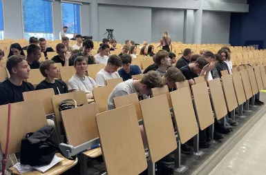 Siła i Odporność Psychiczna we Współczesnym Świecie – konferencja na UWSB Merito Toruń | 25-26 maja br. [GALERIA ZDJĘĆ] | Aktualności | Uniwersytet WSB Merito w Toruniu: uczniowie podczas konferencji