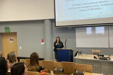 Rozwój i komunikacja dziecka w praktyce. Za nami konferencja z udziałem Christophera Knilla | Aktualności | Uniwersytet WSB Merito w Toruniu: Konferencja Rozwój i komunikacja dziecka – praktyczne narzędzia pracy i budowania relacji
